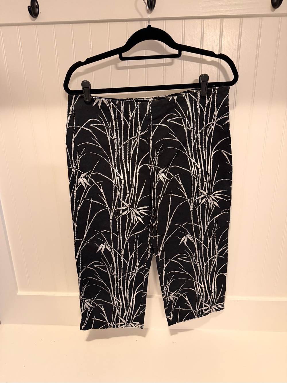 Talbots Black & White Patterned Ladies's Stretch Capri Pants